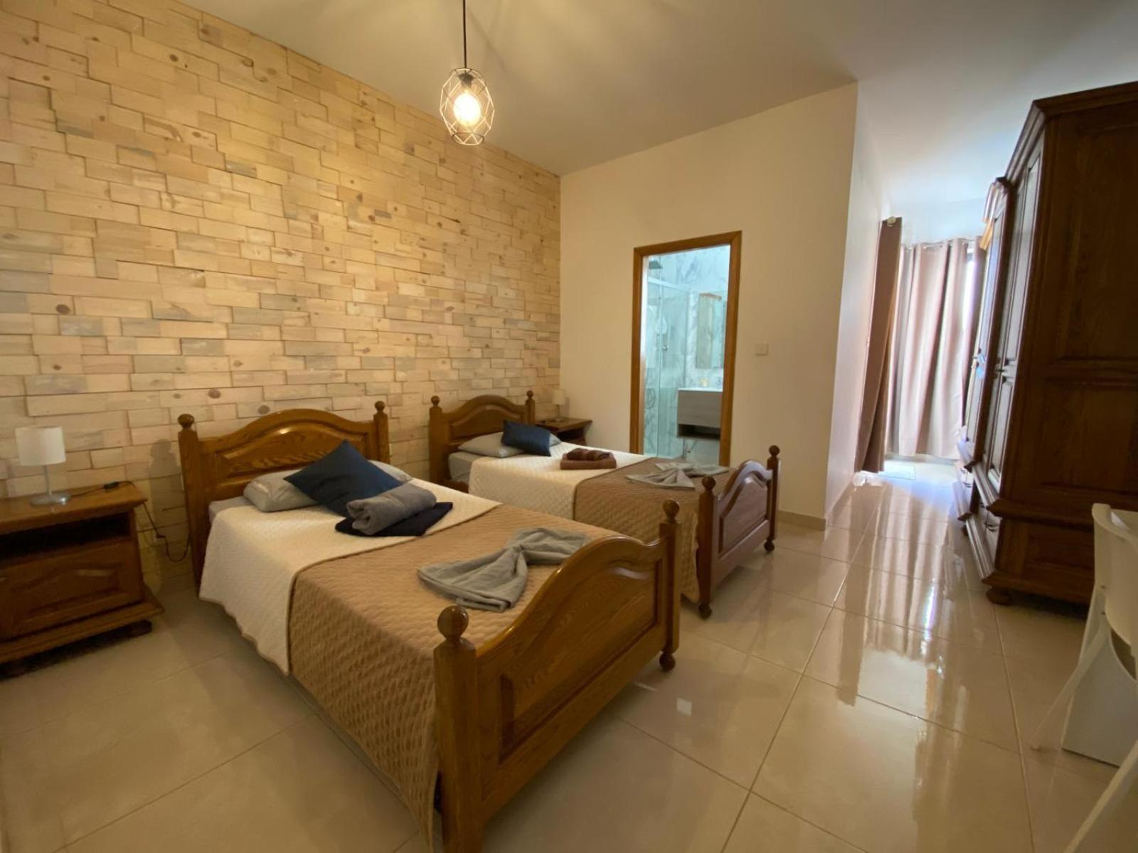 Xl Central Home - Sleeps 10 People Pietà Exteriér fotografie